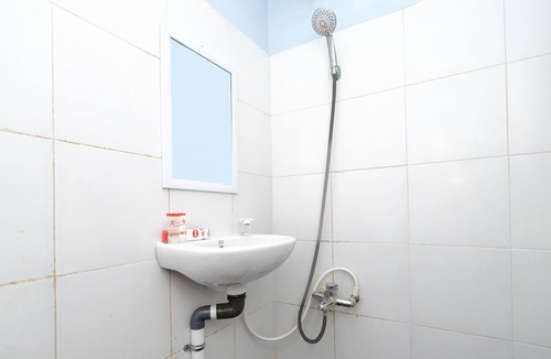Surakarta Hostel | OYO 1414 Paviliun Permata
