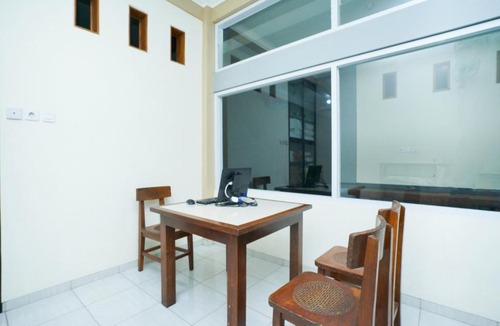 Probolinggo Hotel | OYO 1642 Penginapan Anggrek Syariah 2