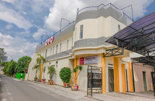 Jember Hotel | OYO 2614 Demasto Homestay