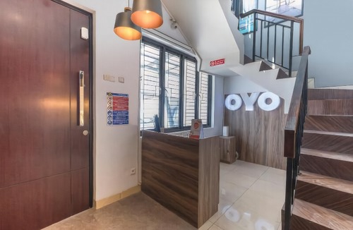 Karawang Hotel | OYO 3246 Walnut Inn G10