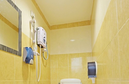Taman Johor Jaya Hotel | OYO 44026 98 Hotel
