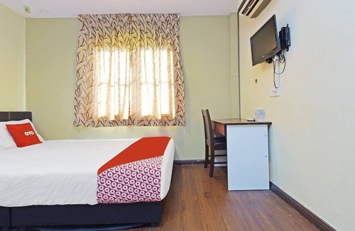 Taman Johor Jaya Hotel | OYO 44026 98 Hotel