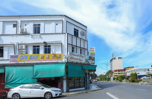 Lahad Datu Hotel | OYO 44112 Darvel Bay Travelodge