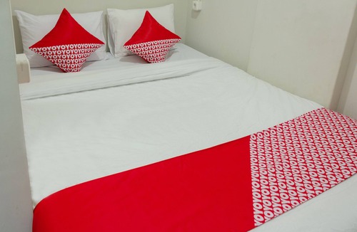 Tangerang House | OYO 737 Kamar Keluarga Mahkota 8