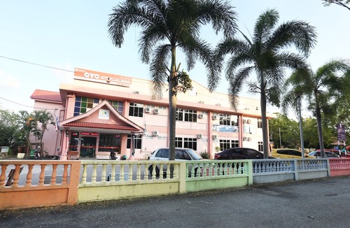 Kampung Kijing Hotel | OYO 89640 Hotel Pelangi Marang