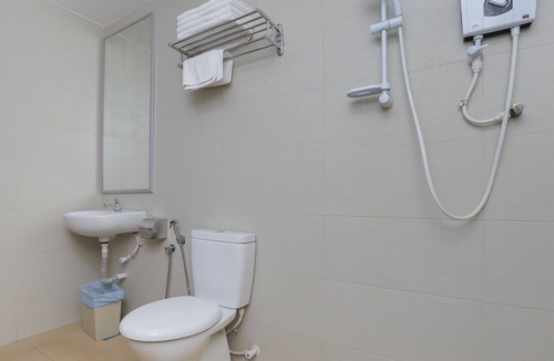 Kukup Hotel | OYO 89915 East Mount Hotel