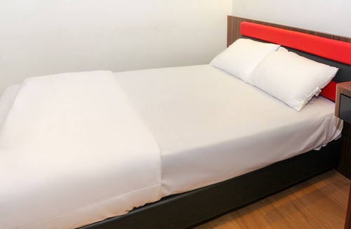 Taman Mount Austin Hotel | OYO 90027 Happy Hotel