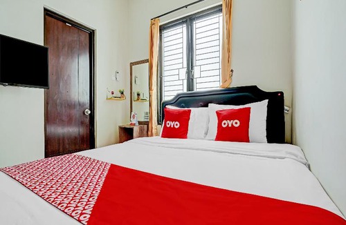 Karawang Hotel | OYO 90211 I-sidji Inn