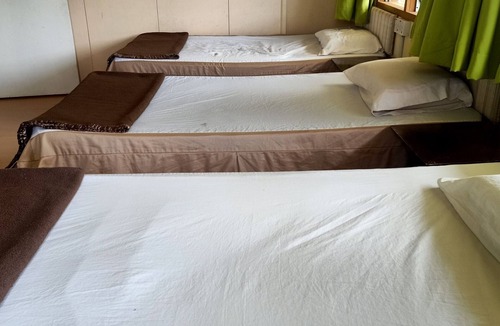 Tambunan Hotel | OYO 90366 Home Valley Guesthouse Tambunan