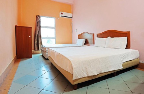 Kuching Hotel | OYO 90598 Living House C0