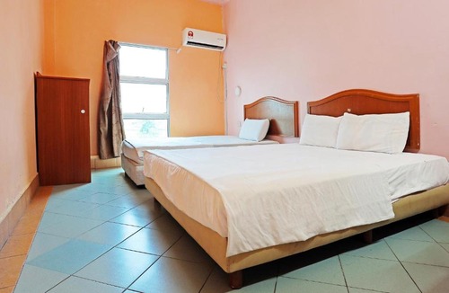 Kuching Hotel | OYO 90598 Living House C0