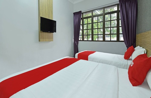 Taman Johor Jaya Hotel | OYO 90626 Hotel Ezzyhome Johor Jaya