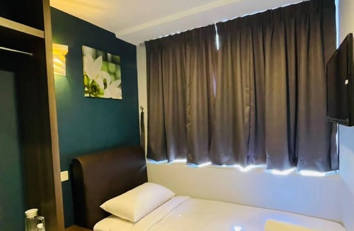 Pekeliling Hotel | OYO 90829 Bergamo Hotel