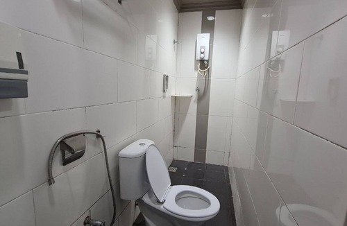 Klang Hotel | OYO 90862 Hotel Small City