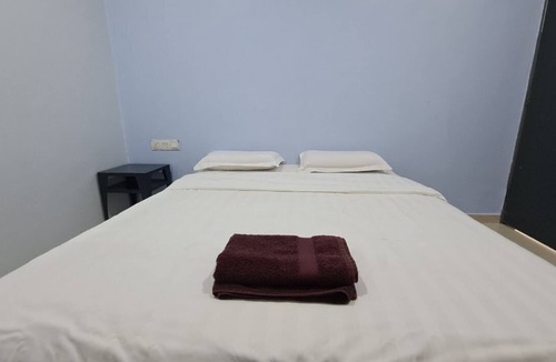 Klang Hotel | OYO 90862 Hotel Small City
