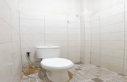 Borneo Hotel | OYO 93127 Penginapan Budhe Sri