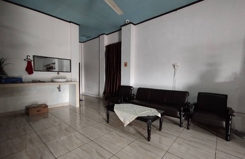 Sei Pinang Hotel | OYO 93520 Wisma Haji BunbunNearYani Heahlerr