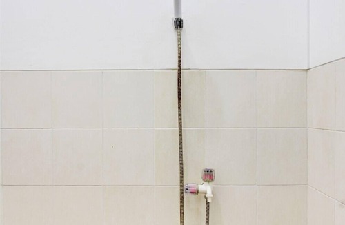 Purwokerto Hotel | OYO 94650 Guest House Sakinah