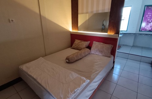 Tembalang Hotel | OYO 94700 Kd House