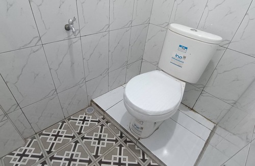Tembalang Hotel | OYO 94700 Kd House