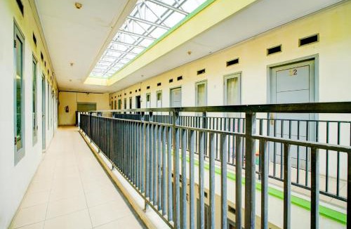 Depok Hotel | OYO 94716 Hartini Residence Syariah