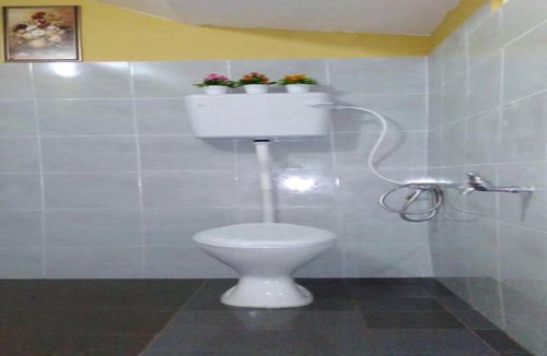 Kampong Raja Hotel | OYO Homes 90590 Mazhomestay