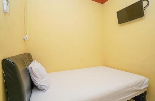 Gresik Hotel | OYO Life 2619 Kost Keluarga Cemara