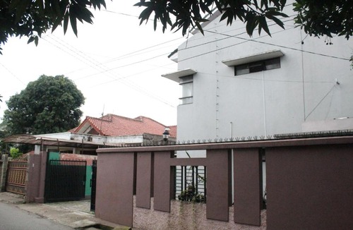 Depok Hotel | OYO Life 3162 Raihan Residence