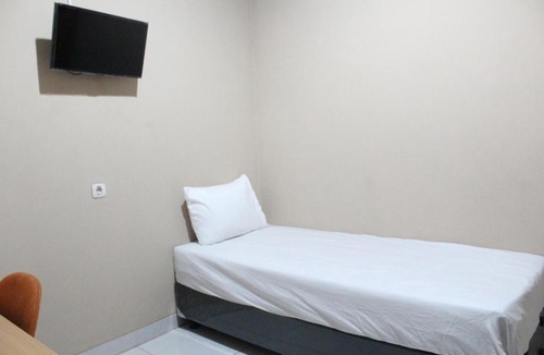 Depok Hotel | OYO Life 3162 Raihan Residence