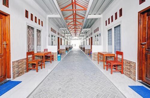 Kertosono Hotel | OYO Life 90678 Omah Kulo Guest House