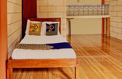 Kepanjen Hotel | OYO Life 92568 Penginapan Joglo Syariah