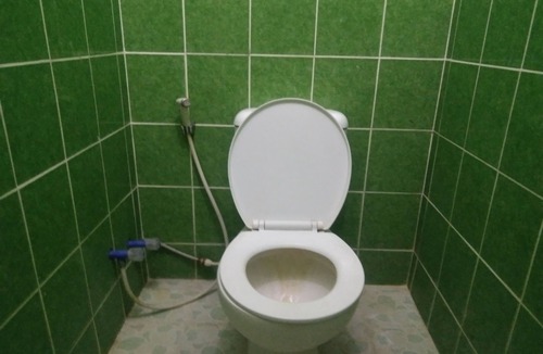 Jakarta Hotel | OYO Life Kost ijo Tembok Tinggi