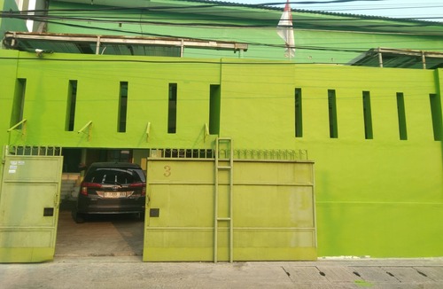 Jakarta Hotel | OYO Life Kost ijo Tembok Tinggi