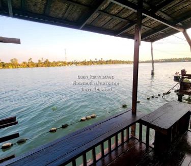 Amphawa House | p2 เรือนกระท่อมน้ำ เรือนรอยน้ำ บ้านกามเทพ อัมพวา โฮมสเตย์