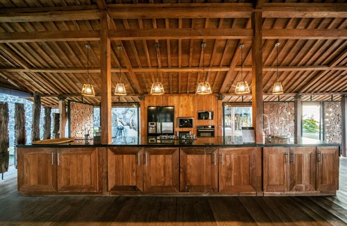 Banjar House | Palatial Wooden Villa, 4br, Lovina