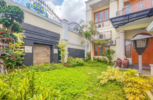 Klaten Selatan House | Palma Villa Homestay Klaten. 5 minutes to the city center and natural water park