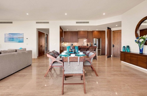 Palmilla Condo | Palmilla Dunes 1911 Golf Cart and Putting Green