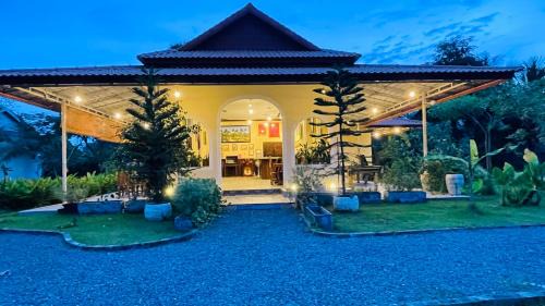 Kampot Resort | PalmTown Boutique & Suites