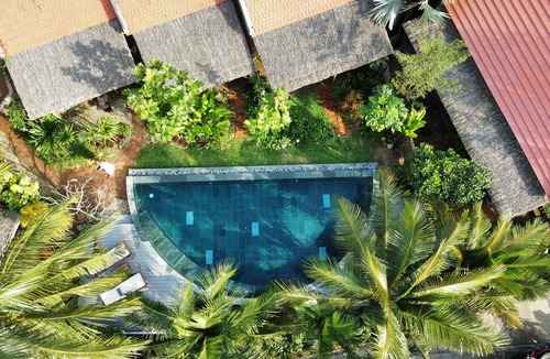 Cam An House | Pao Homes - Arch House,1’ to the sea