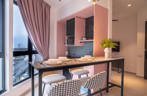 Sungai Penchala Apartment | Paxtonz KL Walk to Mall & Pool