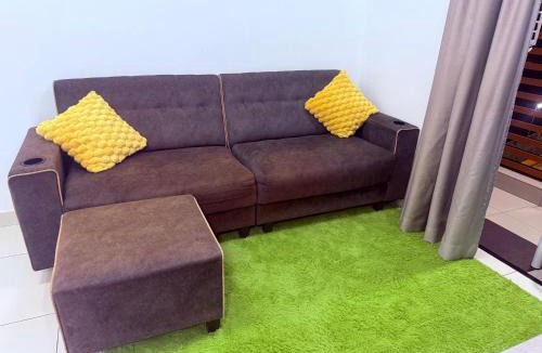 Jenjarom Apartment | Peaceful Home at Amber