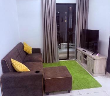 Jenjarom Apartment | Peaceful Home at Amber