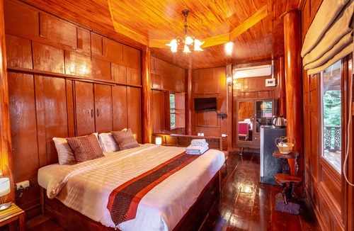 Phra Nakhon Si Ayutthaya House | Peaceful Thai wood cabin