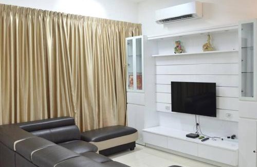 Sungai Ara House | Penang 3 storey Homestay W/KTV 15Pax