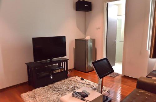 Sungai Ara House | Penang 3 storey Homestay W/KTV 15Pax