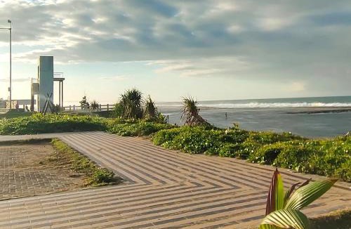 Pameungpeuk House | Penginapan Karanglaut Sayangheulang