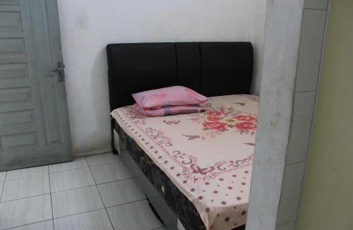 Medan House | Penginapan Transit Tomato