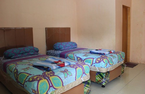 Medan House | Penginapan Transit Tomato