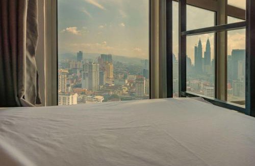 Chow Kit Hostel | Penthouse on 34 - The Highest Unit and Best Views in Regalia & Private Rooftop Terrace