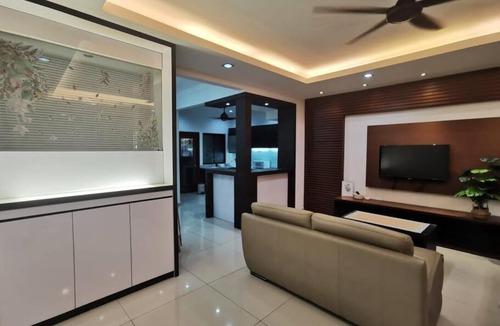 Bandar Baru Permas Jaya Apartment | Permas 14min to MidValley 10pax WiFi TV Box 4BRoom